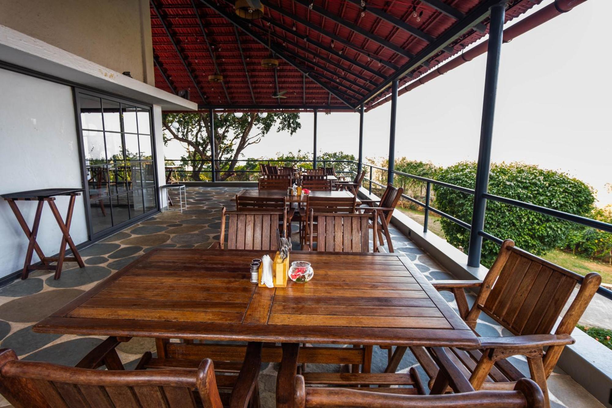 The Lighthouse - Formerly Known As Utan Sea Resort Thane Exteriör bild